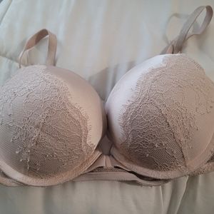34b VS bra